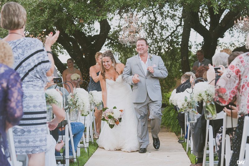 Ceremony under tree at Antebellum Oaks